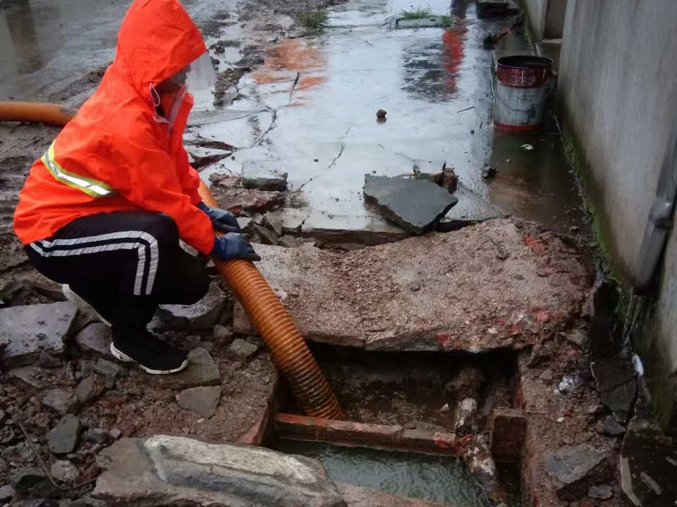 清徐专业清理污水池 炜誉市政以规范流程守护城市 “肠道”